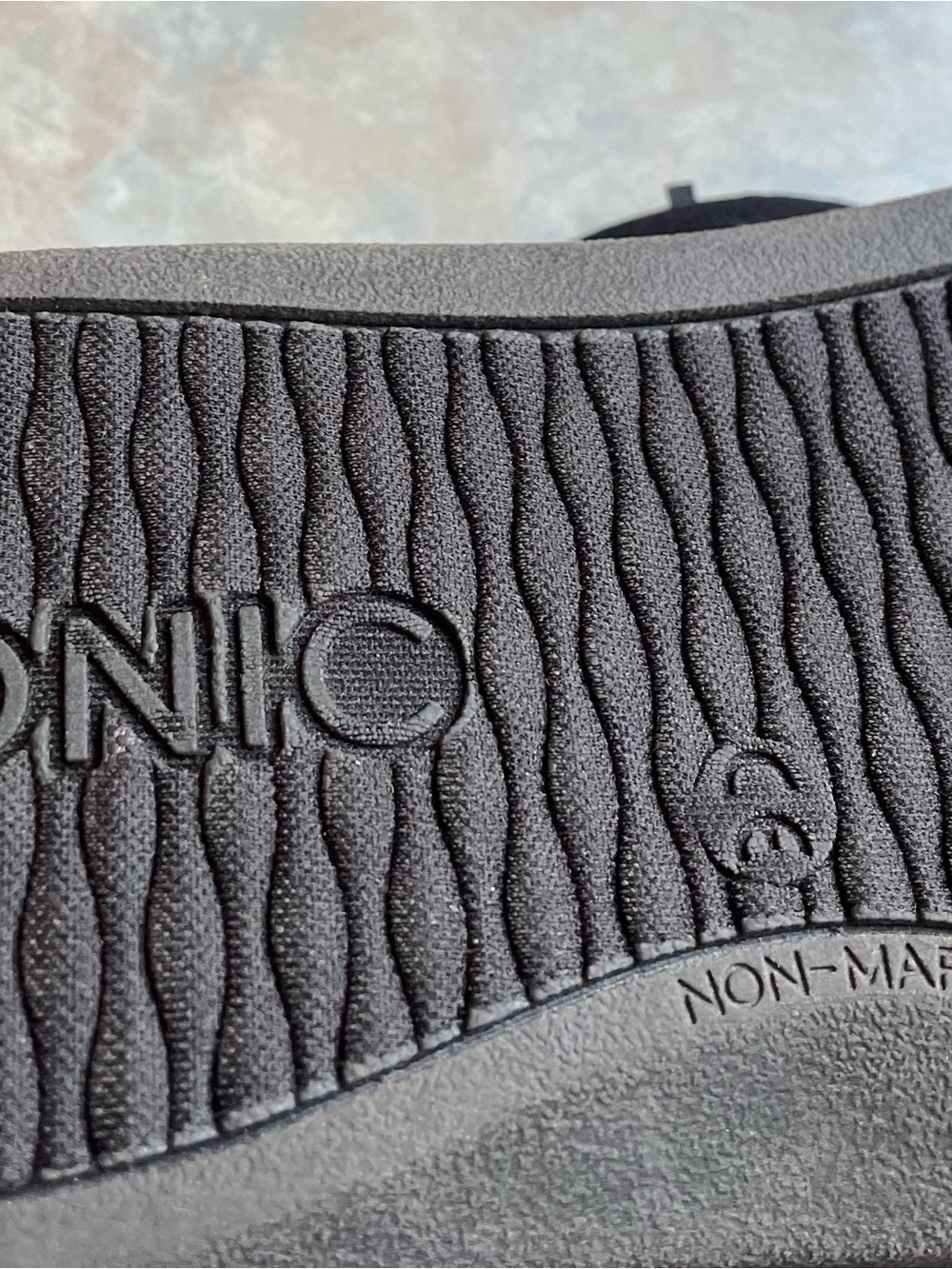 Vionic Women's Quilted Black Slip-On Slippers - Picture 5 of 8